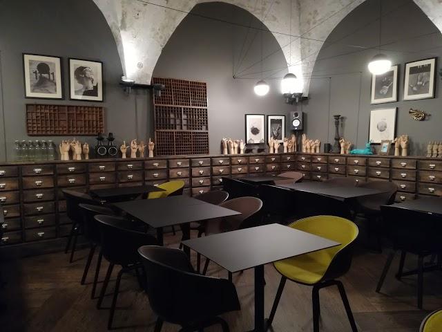 Cabinet de Vin & Cocotte