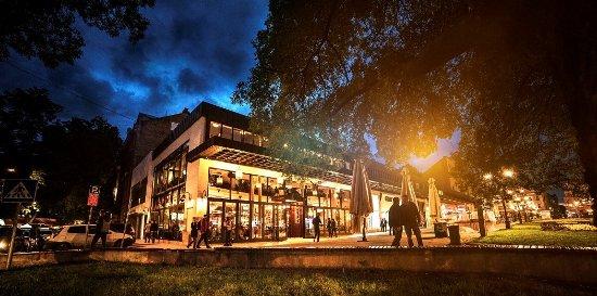 Petrus Caffe Gallery Bar