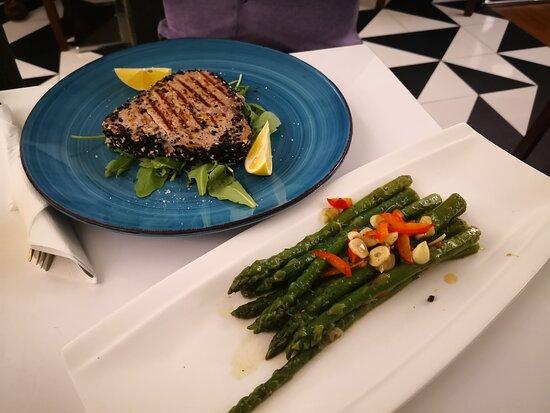 Oliv Restaurant