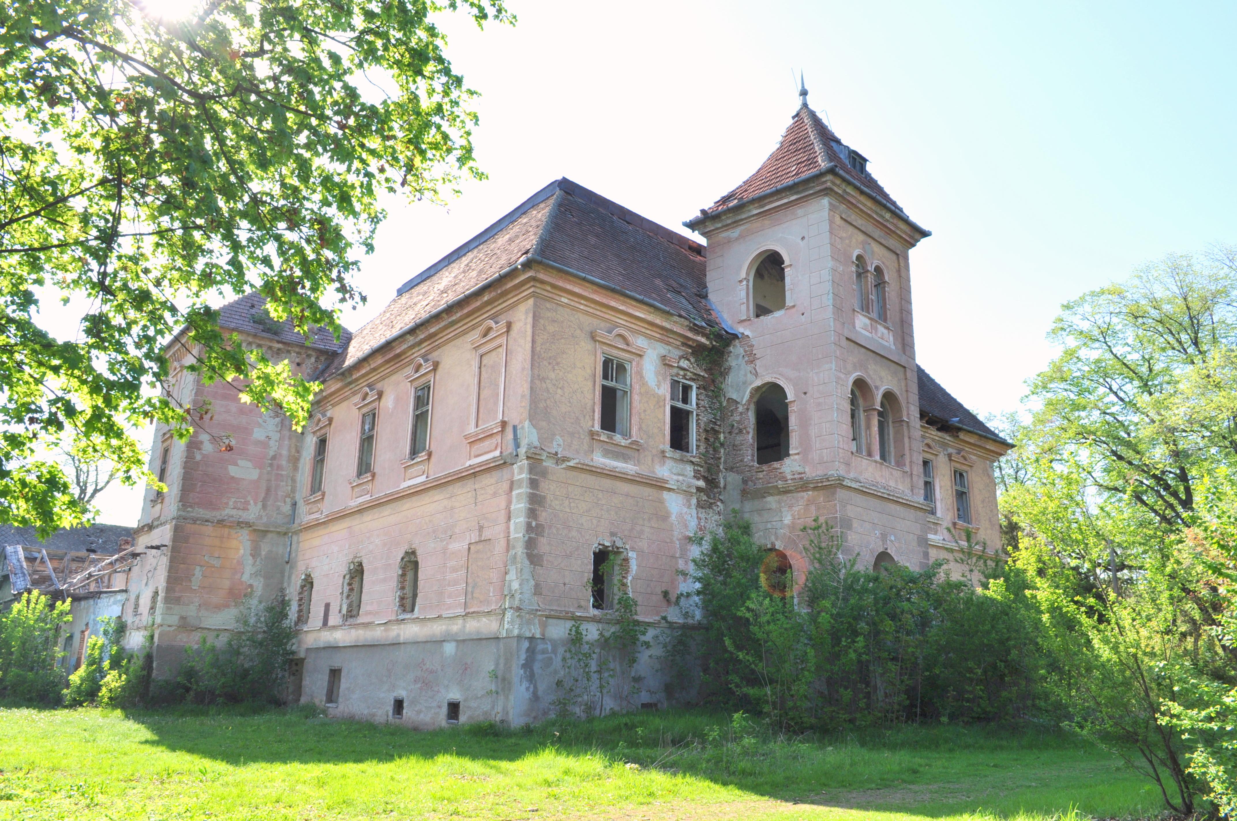 Castelul Nalatzi-Fay din Nălațvad